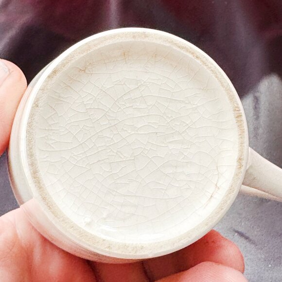 Vintage/antique teacup. Shipping not included in price. See photos for more. - Picture 4 of 4